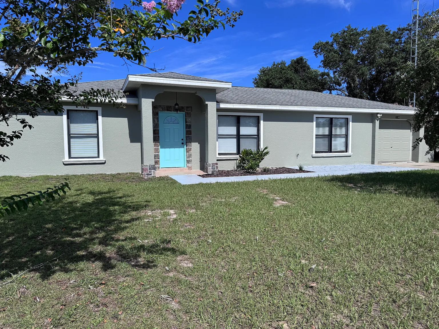 3 bed, 1296 sqft, $1,600 — Photo 1