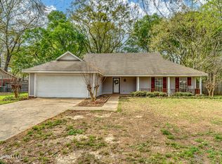 201 N Place Dr, Madison, MS 39110