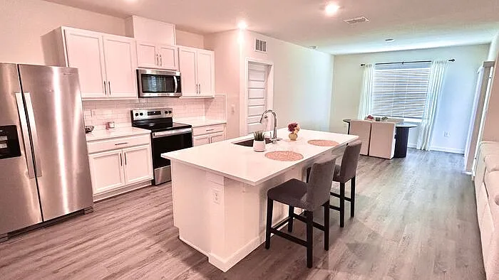 3 bed, 2.0 bath, 1676 sqft, $2,250 — Photo 4