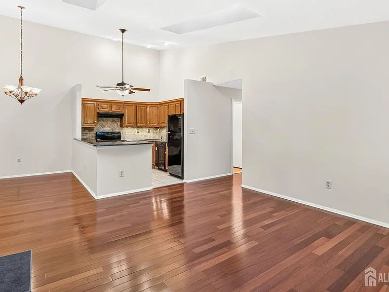 4006 Crawford Ct — Photo 4