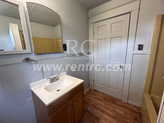 5th image of 917 E Seminary St
