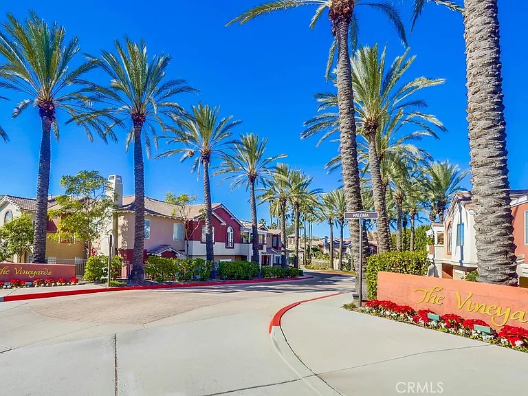 54 Santa Barbara Ct — Photo 2
