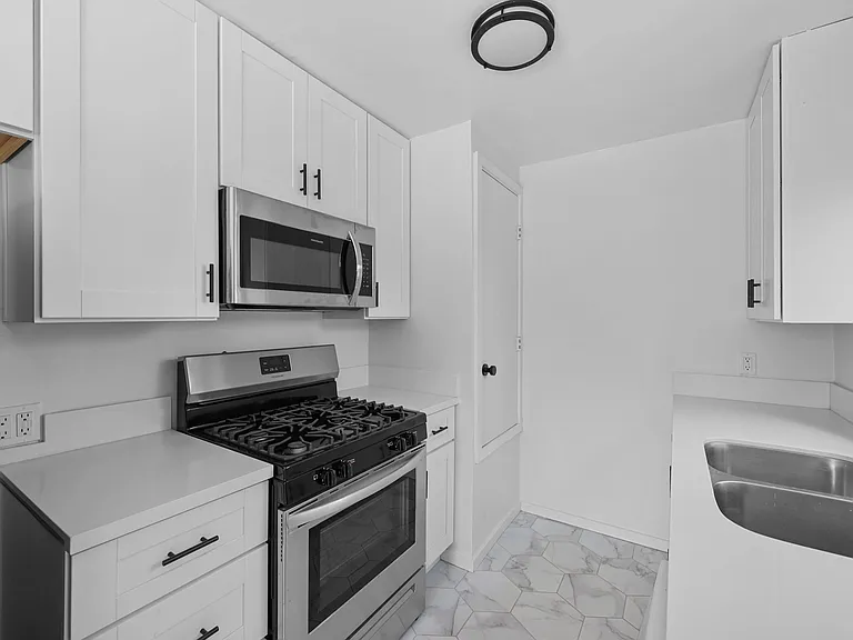 4138 Perlita Ave #1B — Photo 1