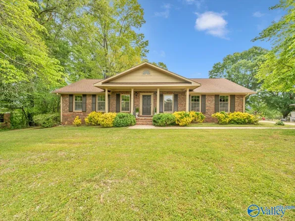 1913 Ruth St, Scottsboro, AL 35769