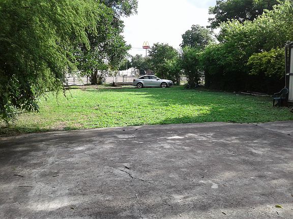 5th image of 412 Eskimo St