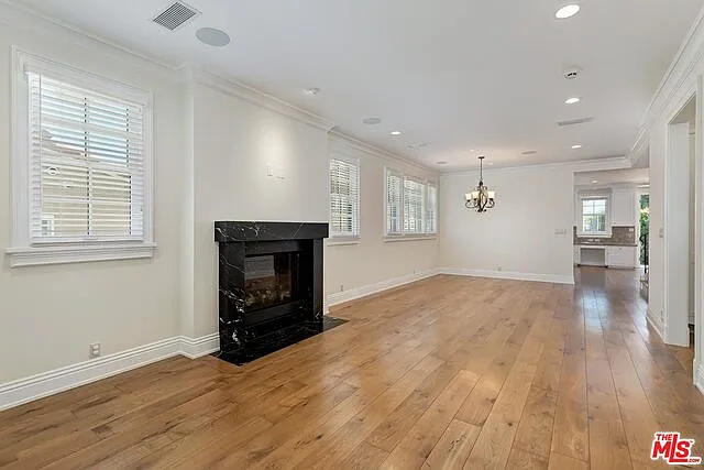 4 bed, 4.5 bath, 2800 sqft, $13,500 — Photo 3