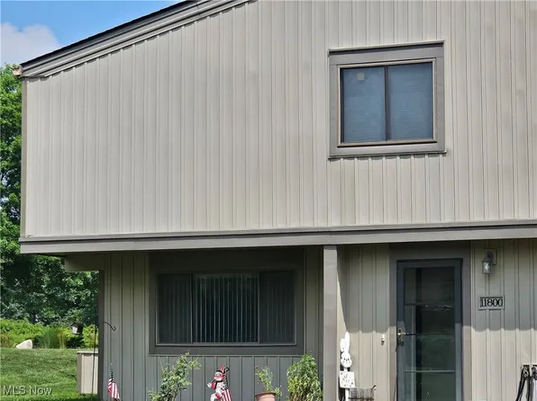 11800 Harbour Light Dr, North Royalton, OH 44133
