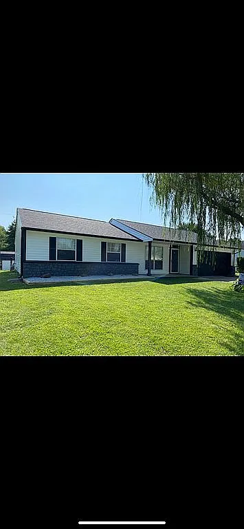 1684 Fountain Lake Dr E photo 1