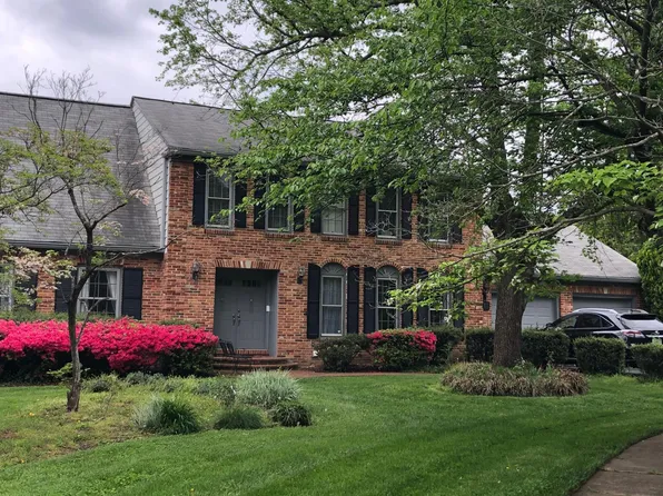 1177 Foxhound Ct, Mc Lean, VA 22102