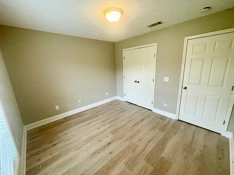 2000 Lincolnshire Blvd — Photo 6