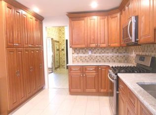 872 Warfield Ln, Huntingdon Valley, PA 19006