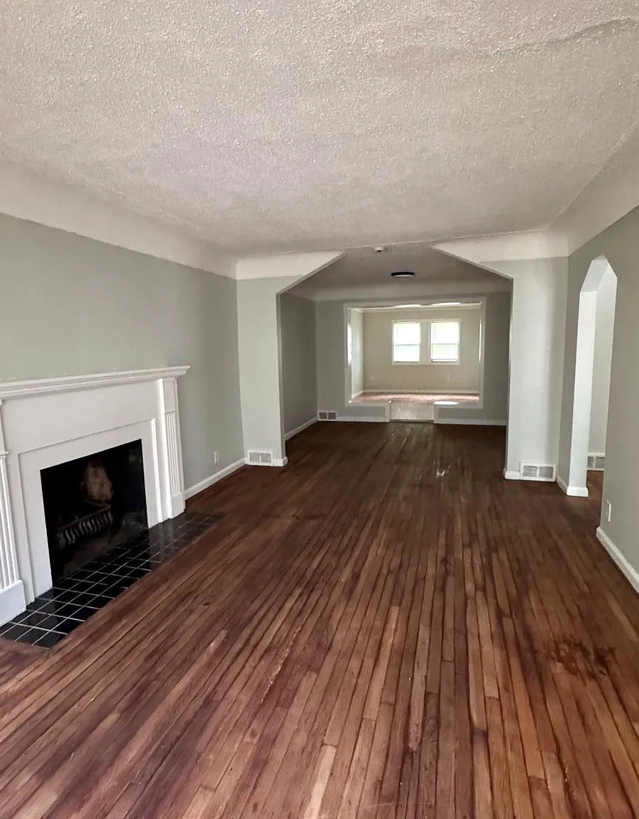 3 bed, 1.5 bath, 1368 sqft, $1,300 — Photo 2