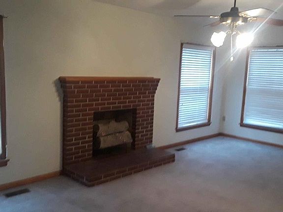 4th image of 1004 Bell Dr