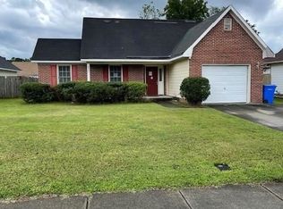 6321 Foxlake Dr, Fayetteville, NC 28314