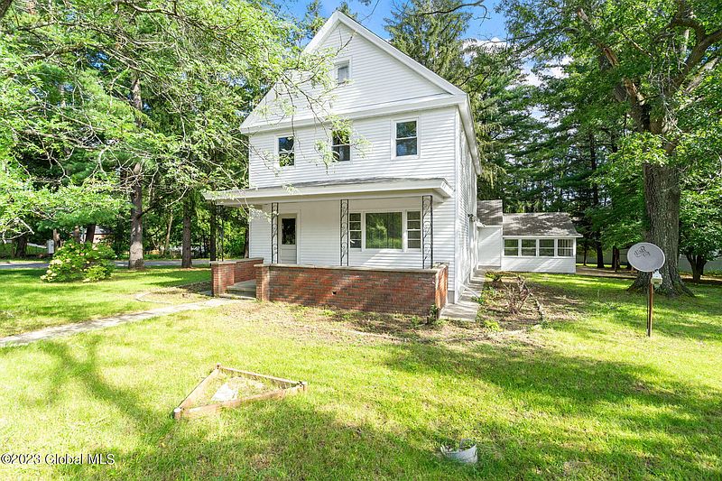 3rd image of 2823 Troy Schenectady Road