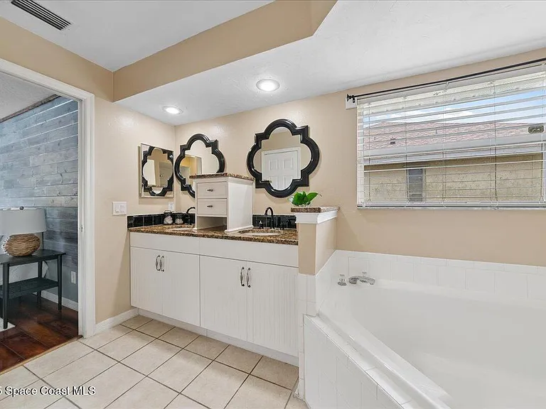 897 Hunters Creek Dr — Photo 16
