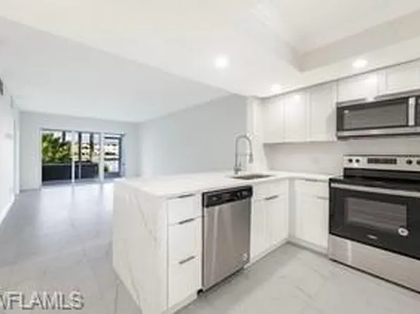 1018 Manatee Rd APT E107, Naples, FL 34114