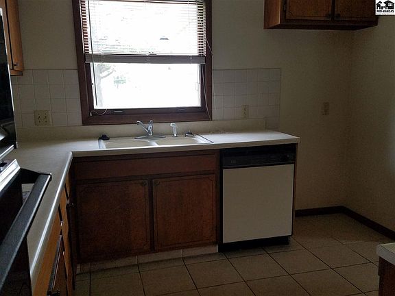 3rd image of 6 Juanita St
