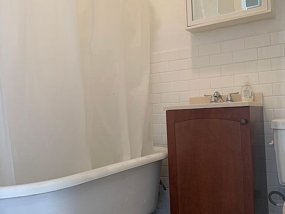 3rd image of 1275 N Pearl St #S9