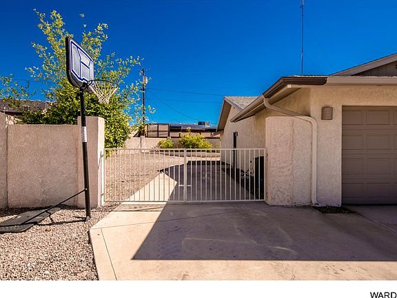 3rd image of 1190 Shoshone Ln