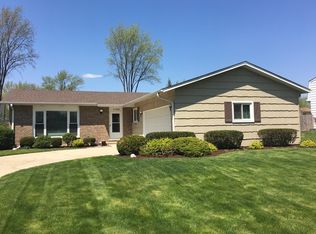 1125 Windsor Dr, Wheaton, IL 60189
