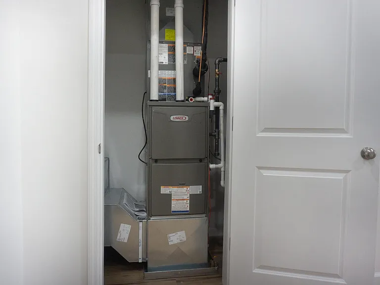 576 Newark Ave #1R — Photo 12