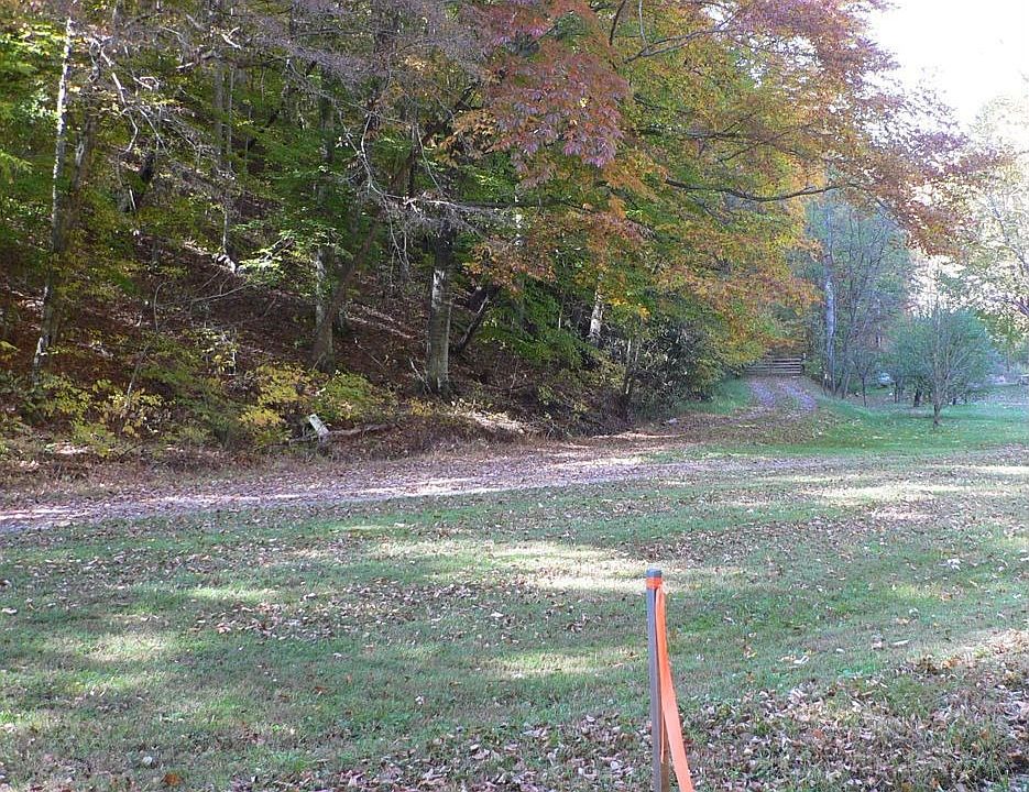 2nd image of 2346 Happy Hollow Rd