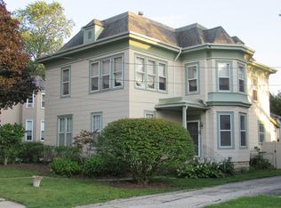 533 E 11th St #1, Lockport, IL 60441