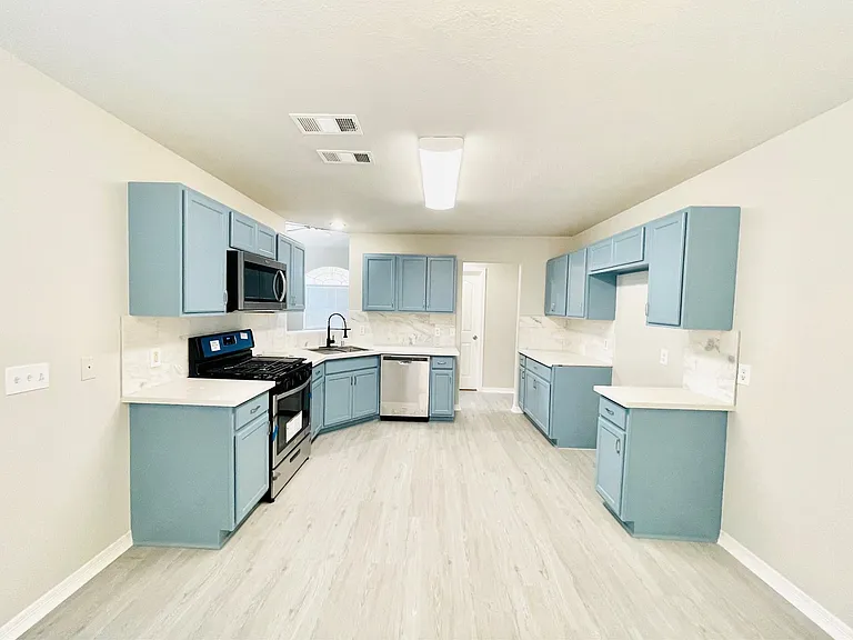 1719 Park Forest Dr — Photo 15