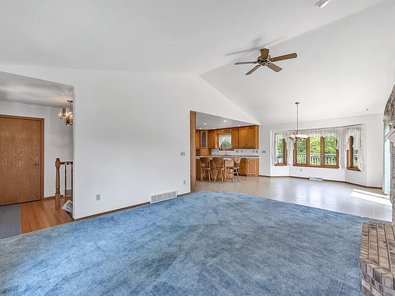 5th image of 956 Yurek Rd