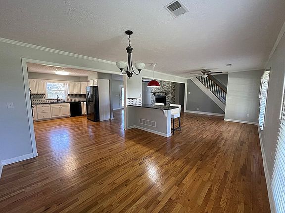 5th image of 2204 Autumnview Ln
