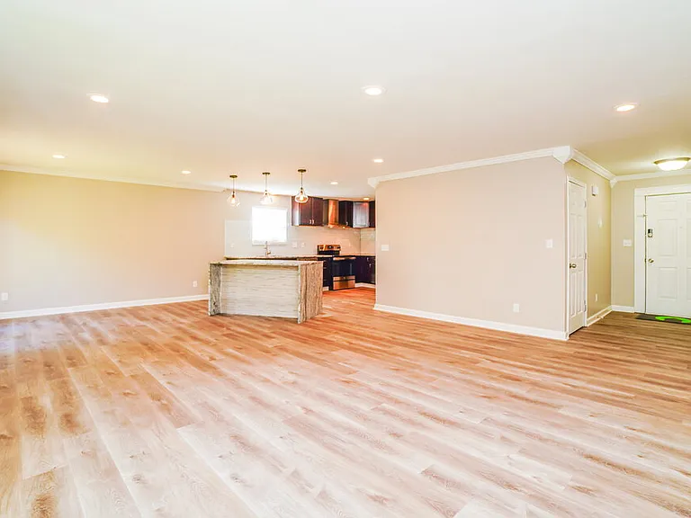 800 Caroway Blvd — Photo 4