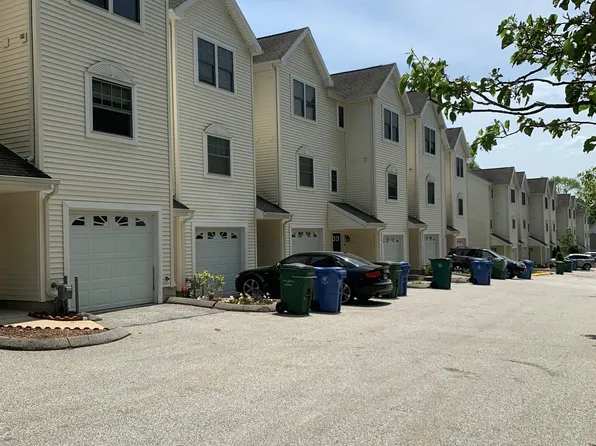 158 Summit St #158, Norwich, CT 06360