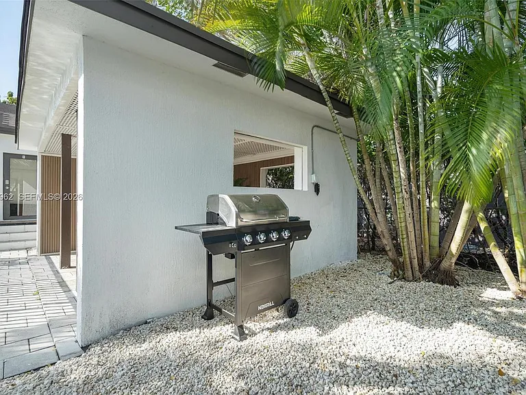 920 SW 9th St — Photo 31