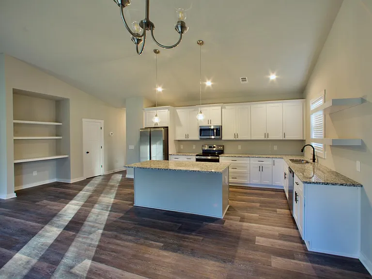 511 N Point Cir — Photo 6