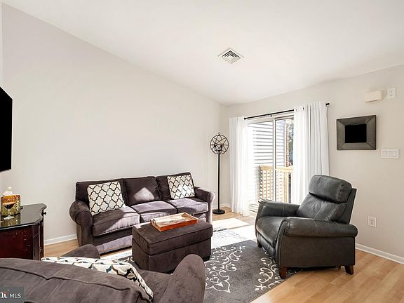 5th image of 11 Tilia Ct
