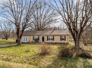 2375 W Lenoir Dr, Lenoir, NC 28645