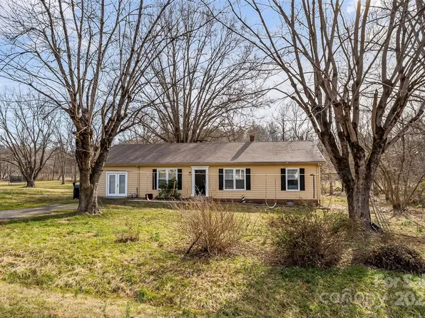 2375 W Lenoir Dr, Lenoir, NC 28645