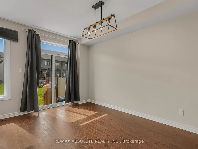 741 Namur St — Photo 11