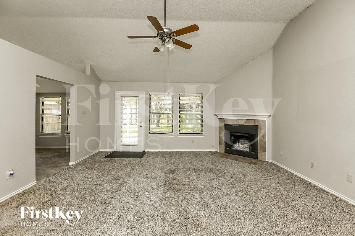 Building Photo - 4742 Cornflower Dr
