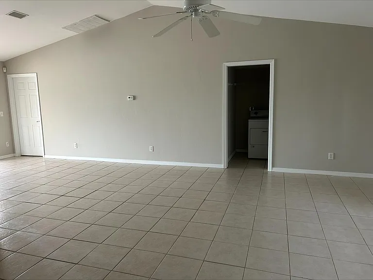 2335 SW 5th Pl — Photo 6