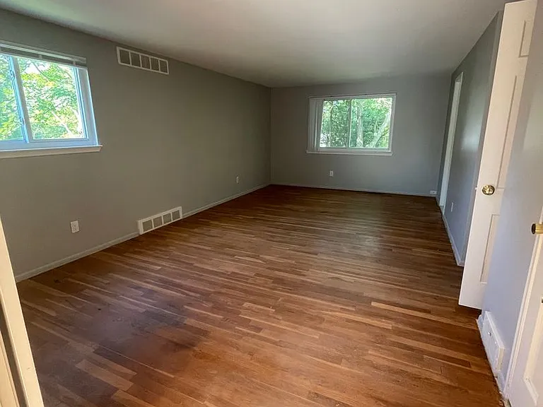 2163 Yorktown Dr — Photo 32