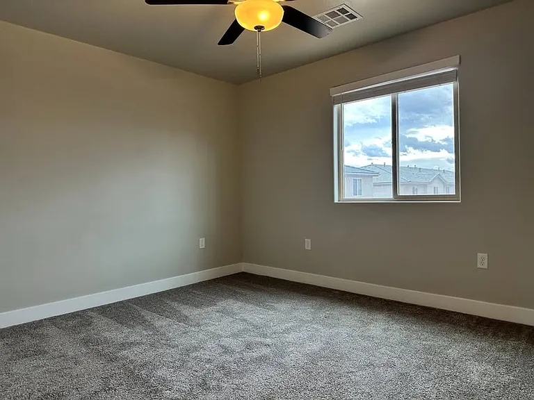 Three Bedroom Red Mountain Vista Town Home — Photo 26