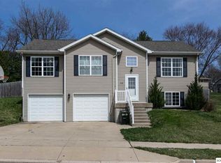 828 Patricia Ann Dr, Dubuque, IA 52003