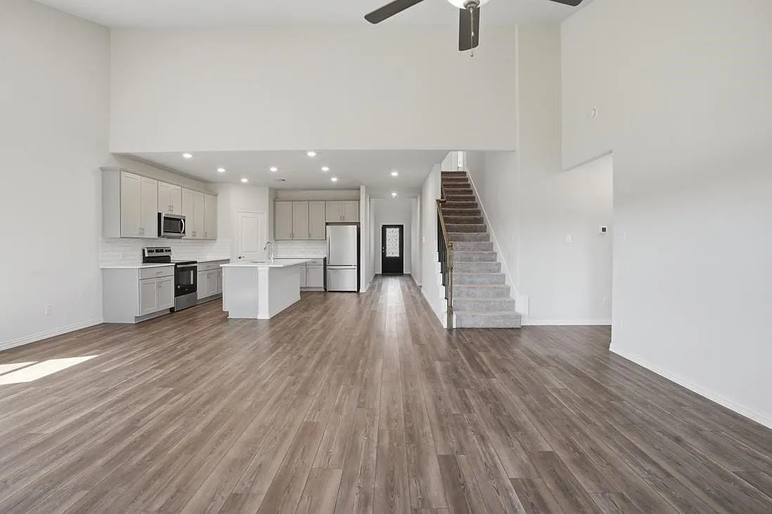 5 bed, 3.0 bath, 3047 sqft, $2,700 — Photo 3