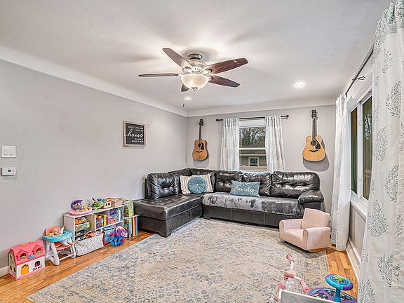 4th image of 2710 Rolling Hill Ave