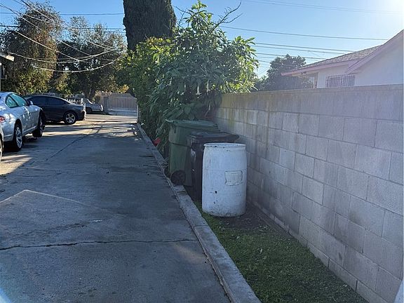 4th image of 9501 Holmes Ave