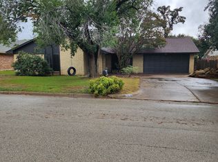 3821 Wrentham Dr, Arlington, TX 76016