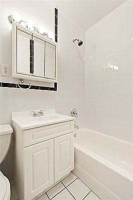 5th image of 233 E 89th St #E4