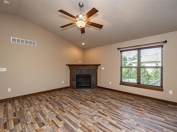 5th image of 241 Cherry Ln